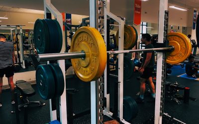 オフィスでこっそり腹筋!ドローインで叶える理想のコア