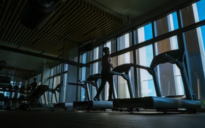 座りっぱなしのあなたへ!オフィスでできる椅子腹筋ルーティン