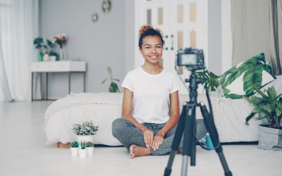 2025年最新版：あなたもなれる！人気インフルエンサーへの道〜YouTube, Instagram, TikTok, Facebook完全攻略ガイド〜