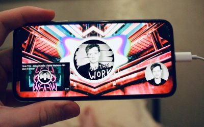 インフルエンサーへの道：YouTube、Instagram、TikTok、Facebookで輝くための最新戦略