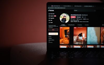 YouTube、Instagram、TikTok、Facebookでインフルエンサーになる方法：2026年最新トレンドと戦略